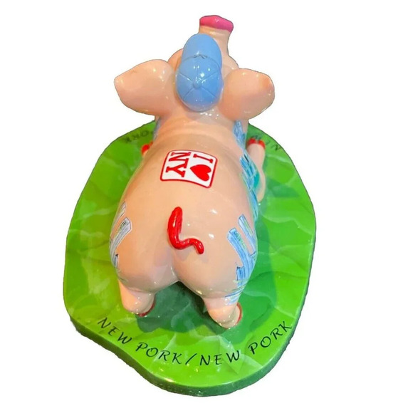 Pig Invasion New‎ Pork I Love NY Collectible Figurine Farm Anthropomorphic Decor - Picture 3 of 7